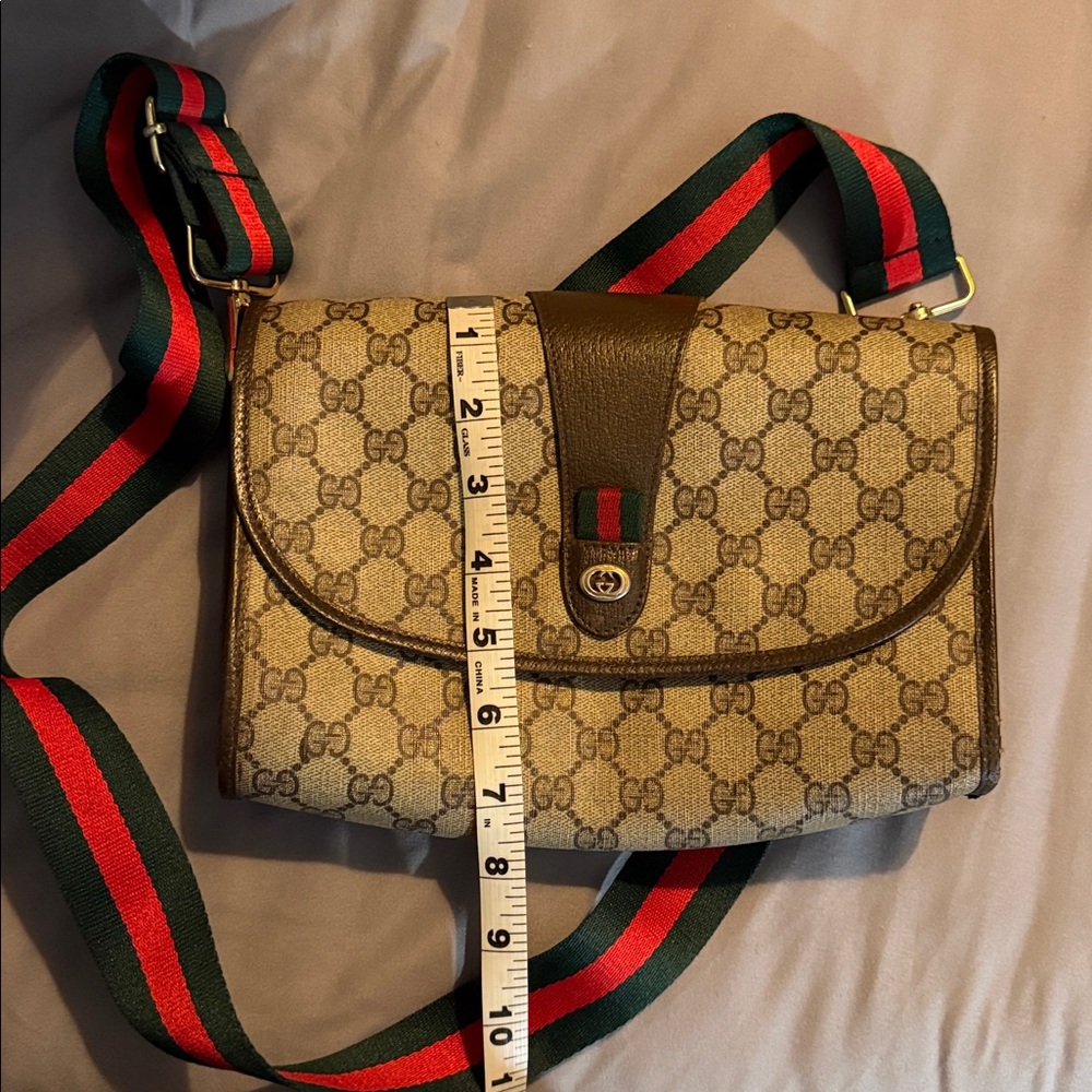 Gucci Beige and Green Signature Crossbody Bag - Picture 9 of 9